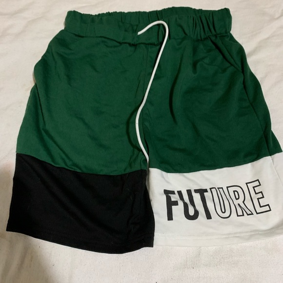 Outfit with shorts and shirt. - Picture 1 of 4
